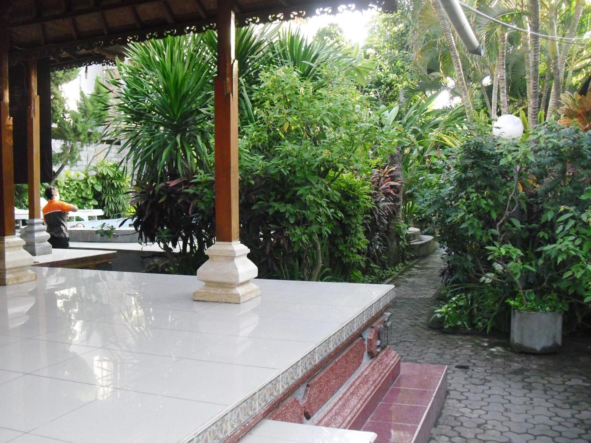 Adus Beach Inn Legian  Exterior photo