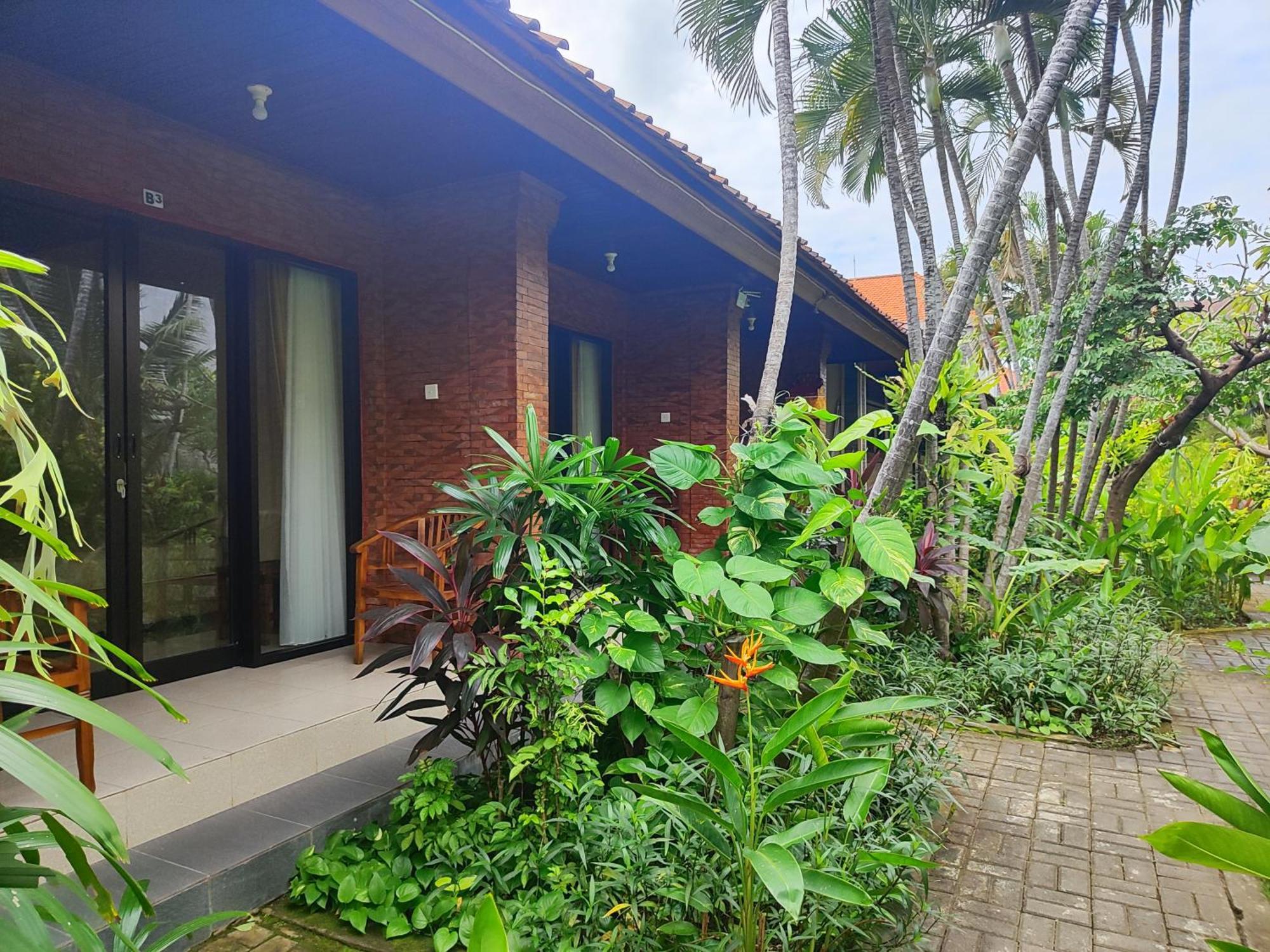 Adus Beach Inn Legian  Exterior photo