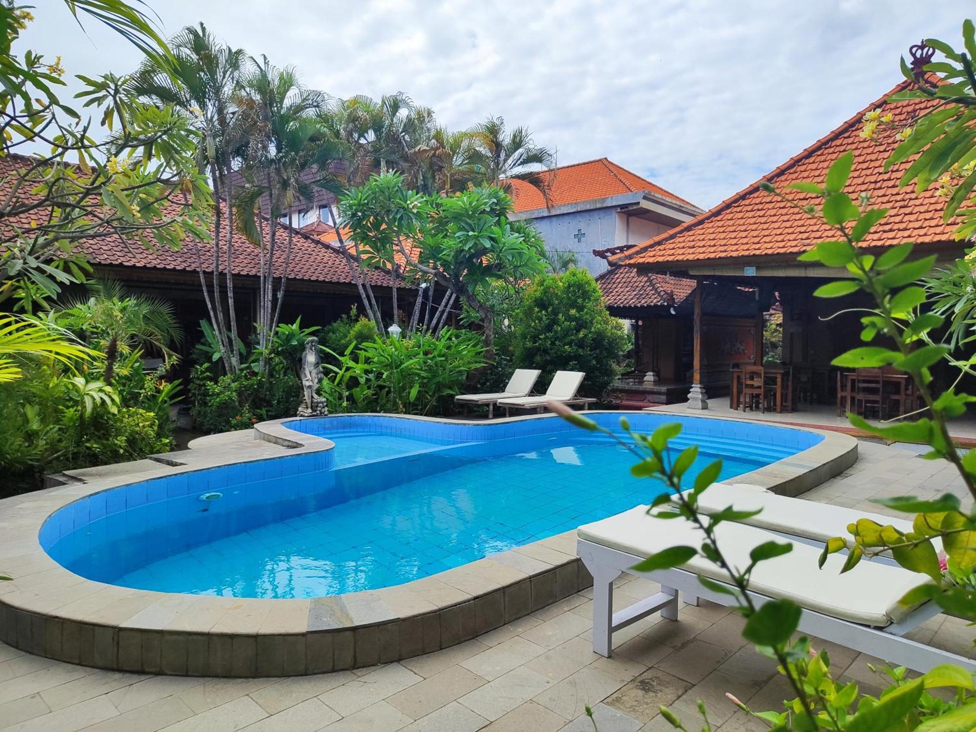 Adus Beach Inn Legian  Exterior photo